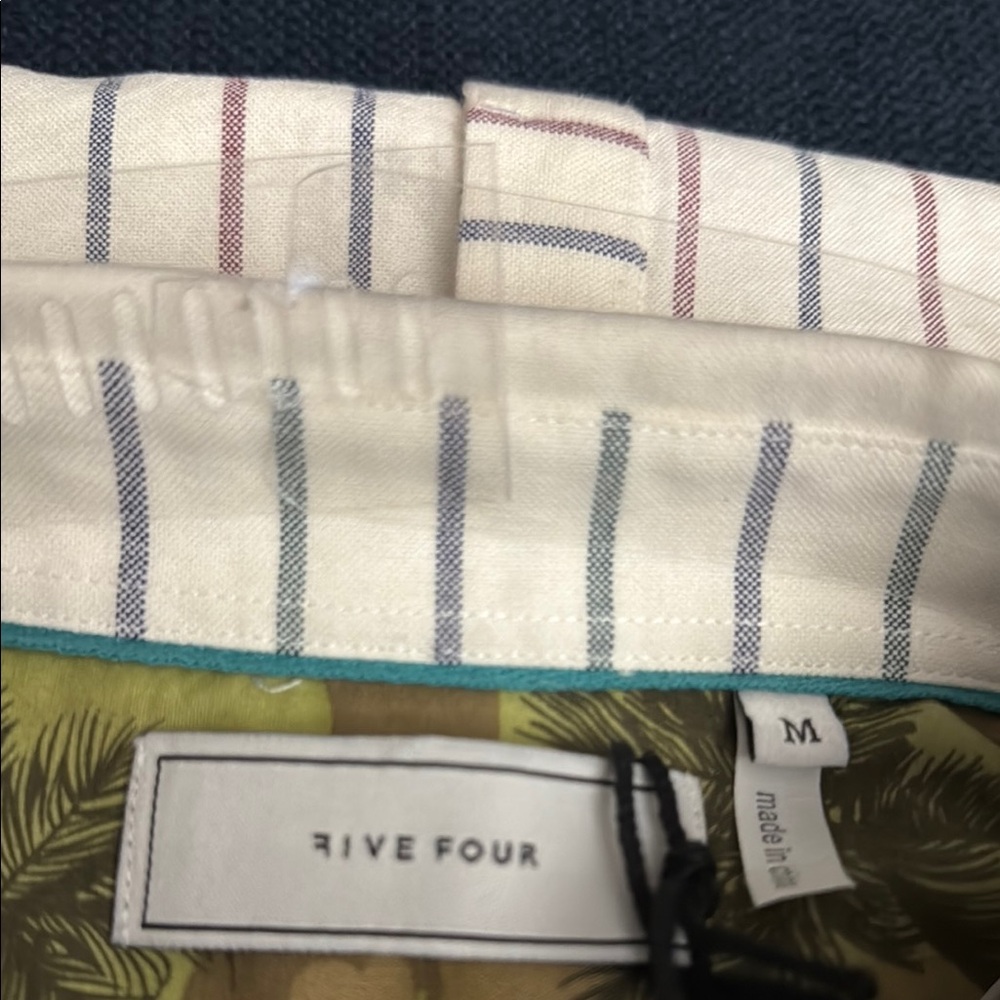 💰SALE NWT Five Four Casual Button Down Short Sleeve Shirt Men’s Medium - Picture 3 of 6